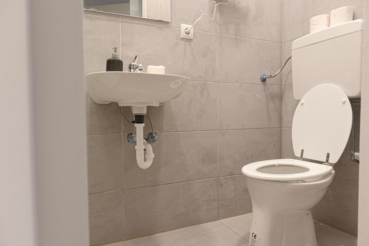 Classy 2br Apt. W/ Exclusive Location Near Akh Apartment Wien