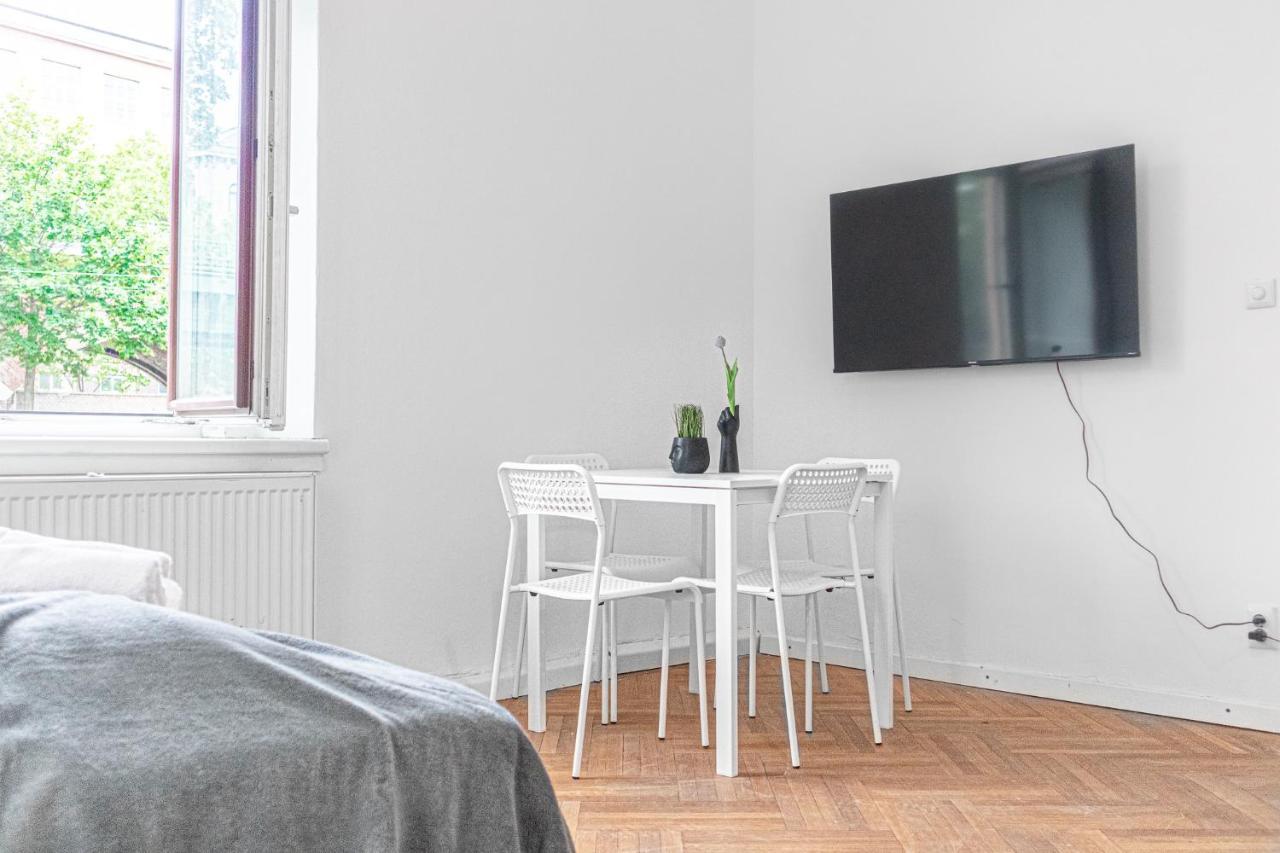 Classy 2br Apt. W/ Exclusive Location Near Akh Wien